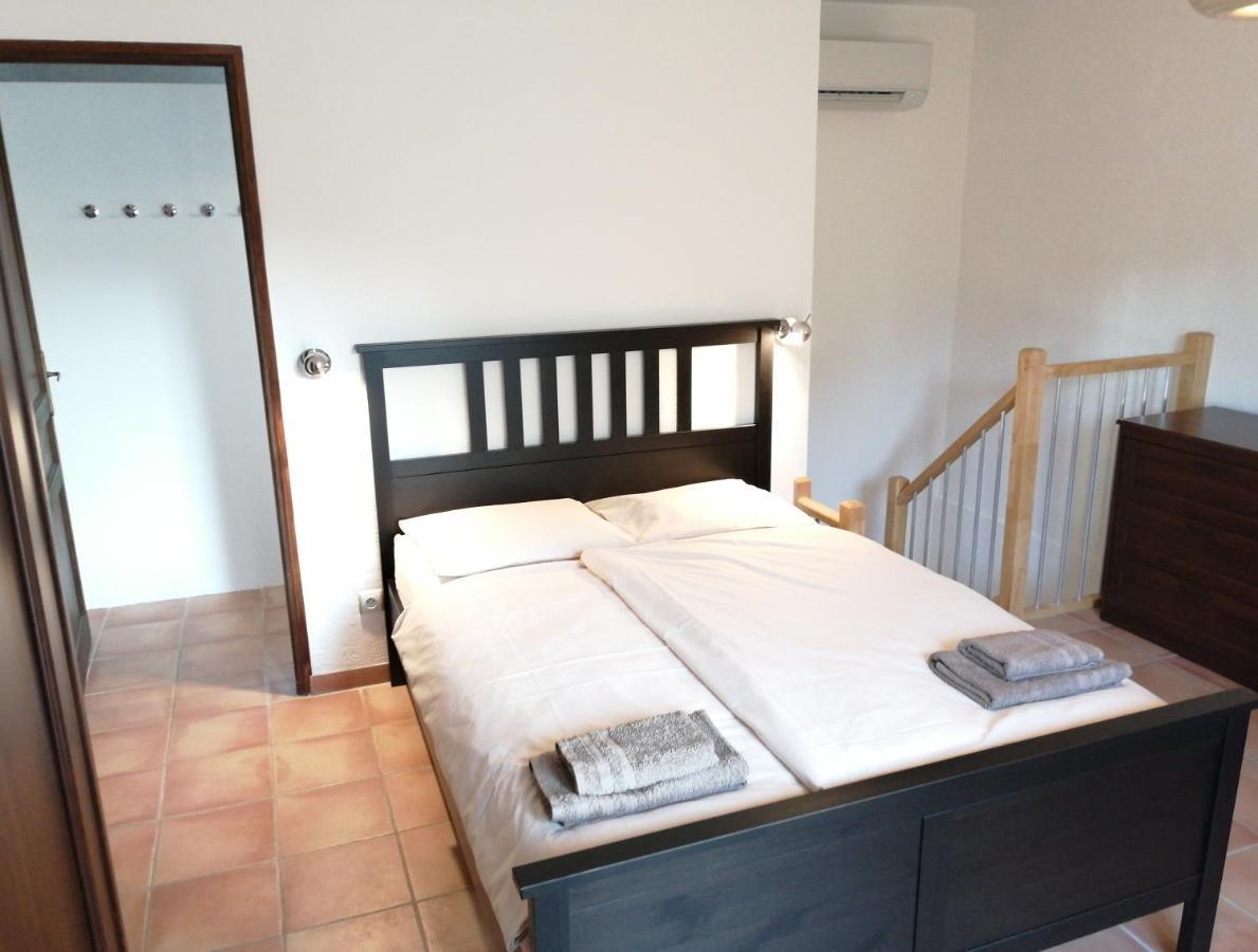 Apartamento Les 3 Hirondelles Pont-Saint-Esprit Exterior foto